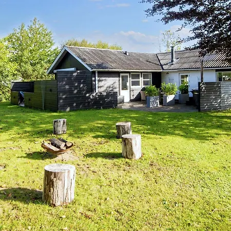 Lxxx Holiday home *